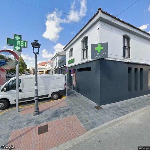 Street view near Farmacia Antolín in Spain