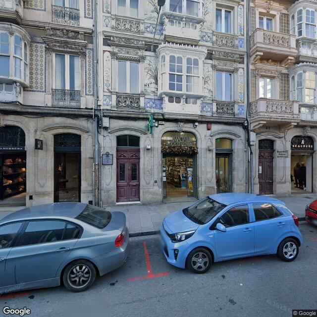 Street view near Farmacia Araujo in A Coruña