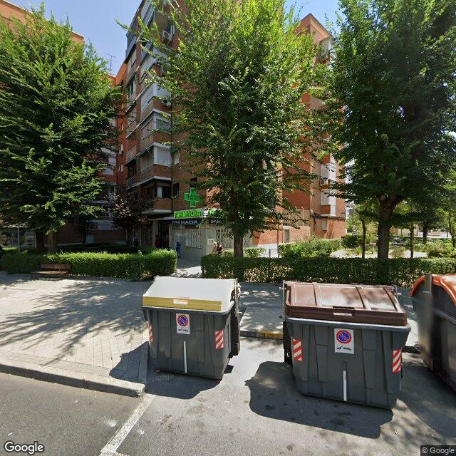 Street view near Farmacia Artilleros in Madrid