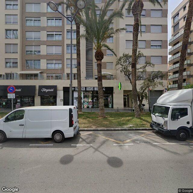 Street view near Farmacia Ausiás March 4 in Spain