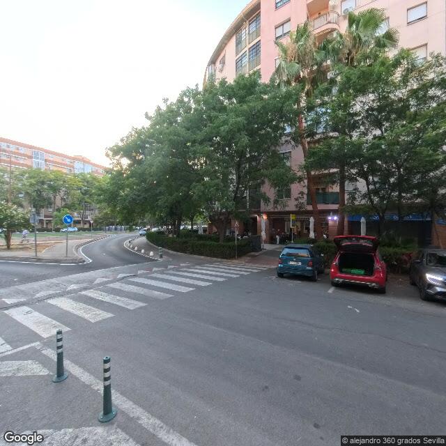 Street view near Farmacia Azalea in Sevilla
