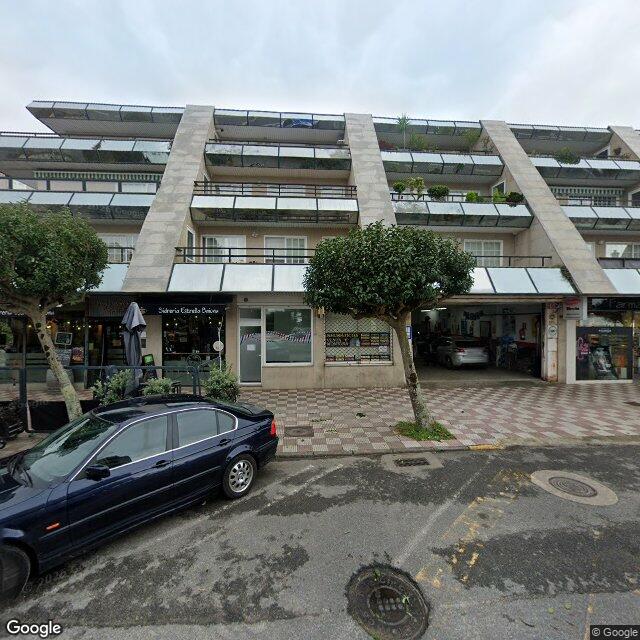 Street view near Farmacia Baíña in Baiona