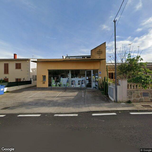 Street view near Farmacia in Pina