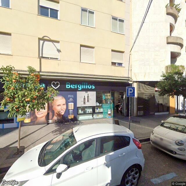 Street view near Farmacia Bergillos in Cordoba