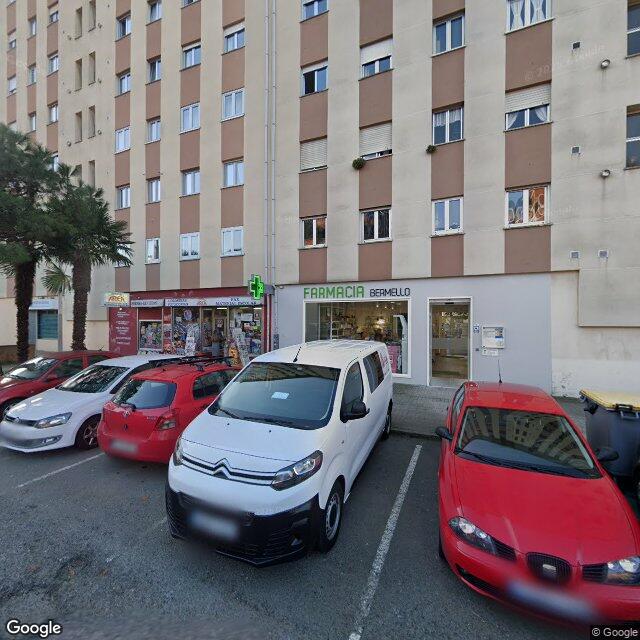 Street view near Farmacia Bermello in A Coruña