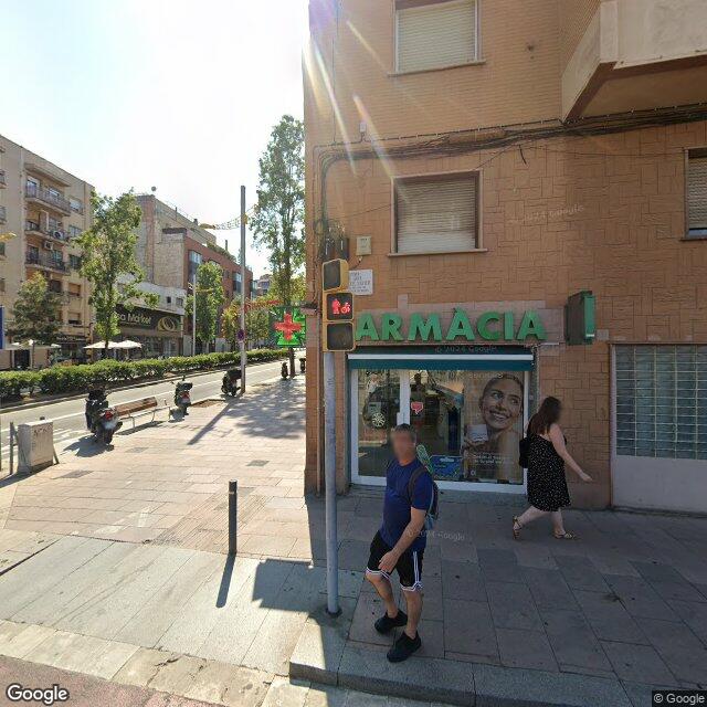Street view near Farmacia Borrás in Barcelona