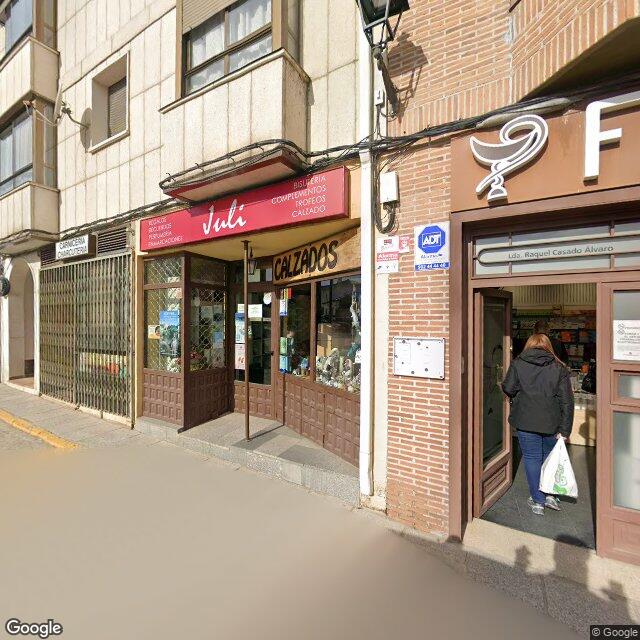 Street view near Farmacia Buitrago in Buitrago del Lozoya
