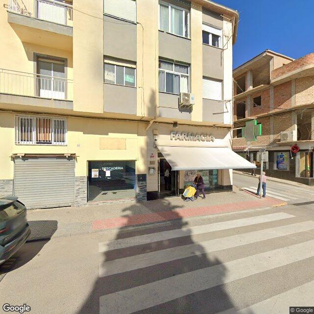 Street view near Farmacia Cárdenas in Huelma