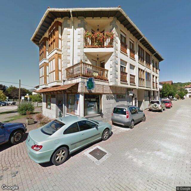 Street view near Farmacia in Navarra
