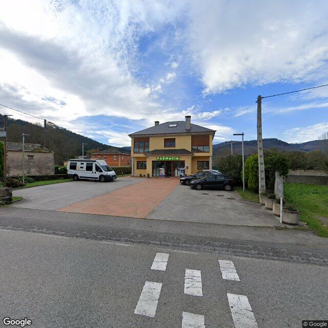 Street view near Farmacia in Spain