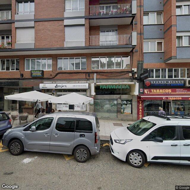Street view near Farmacia Calvo in Oviedo / Uviéu