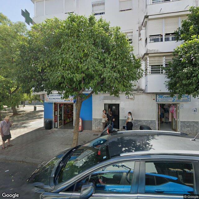 Street view near Farmacia Carabantes in Sevilla