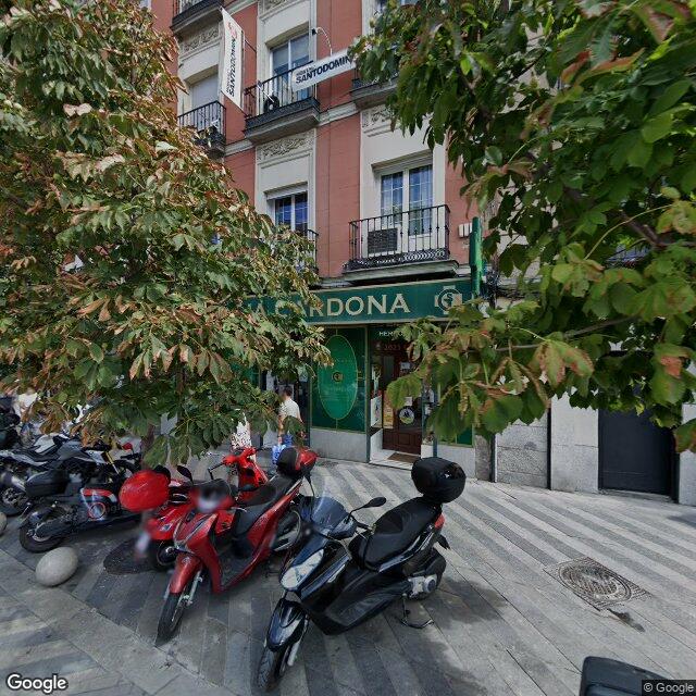 Street view near Farmacia Cardona in Madrid