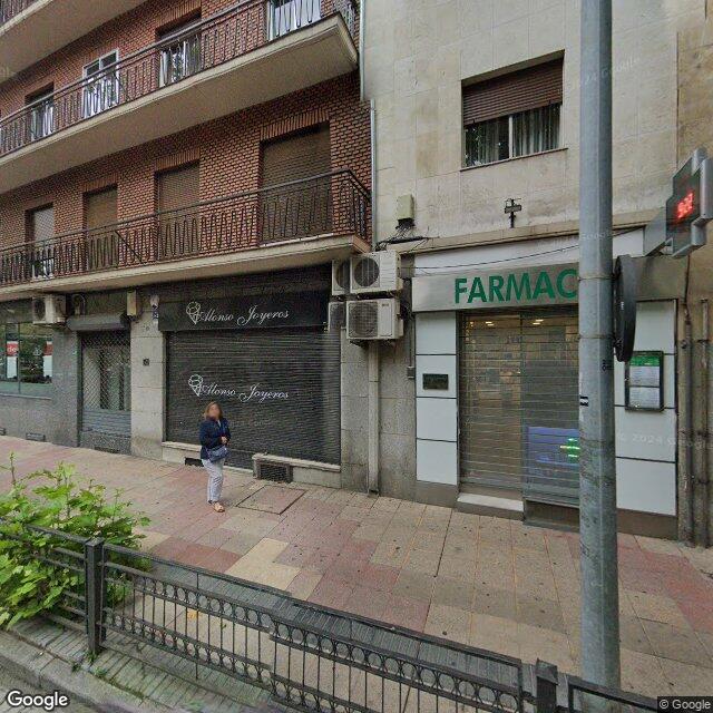 Street view near Farmacia Carmelitas in Salamanca
