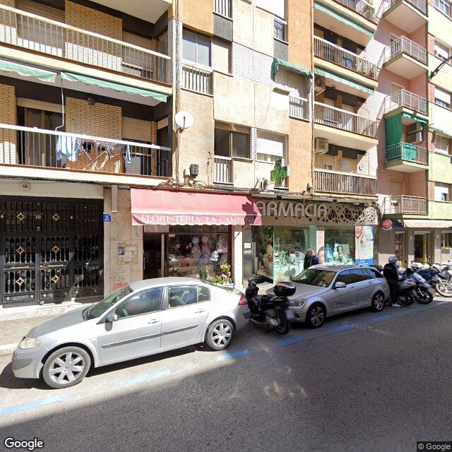 Street view near Farmacia Carrillo Perálvarez in Granada