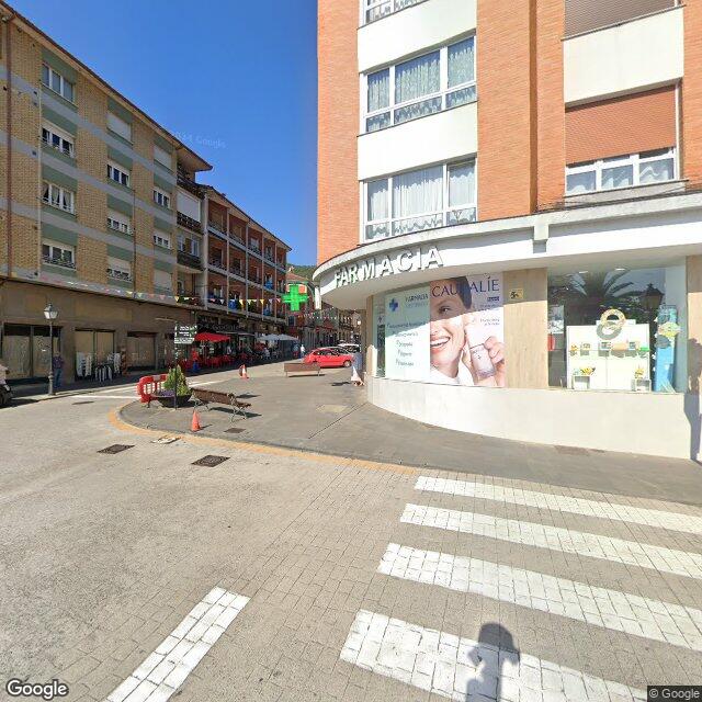 Street view near Farmacia Castañedo in Salas