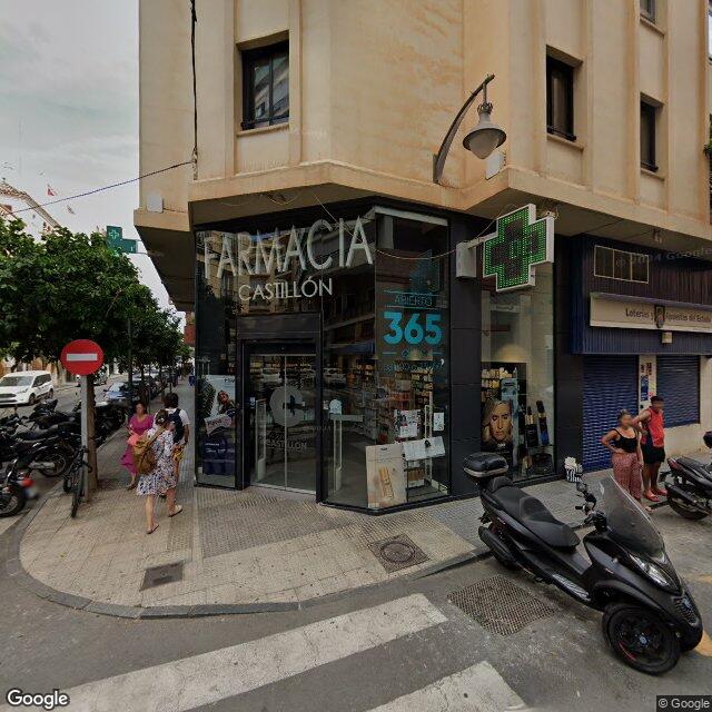Street view near Farmacia Castillón in Málaga