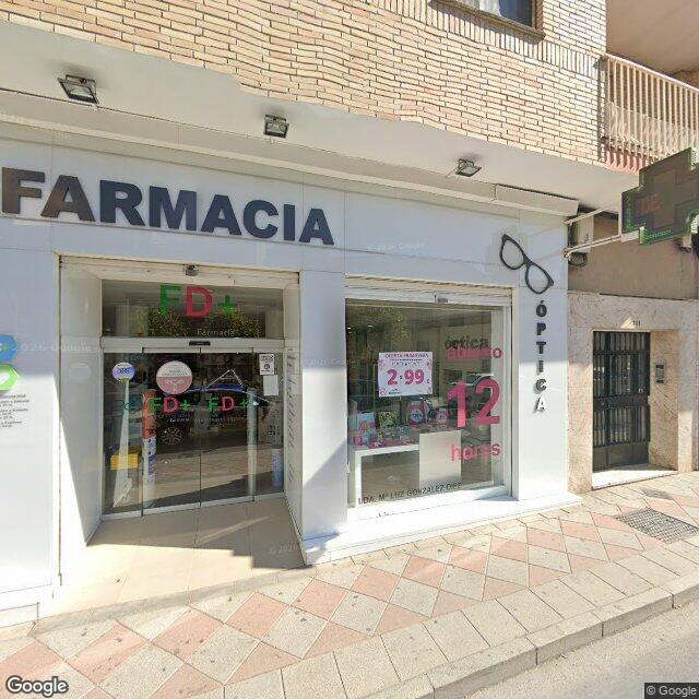 Street view near Farmacia Central in Pinos Puente