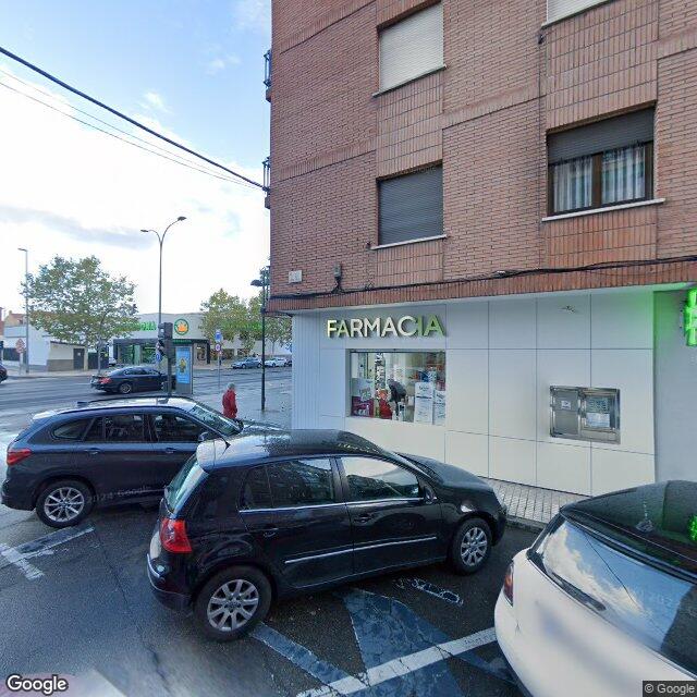 Street view near Farmacia Cipreses in Salamanca