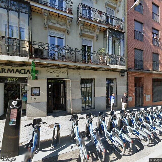 Street view near Farmacia Crespo Cid in Spain