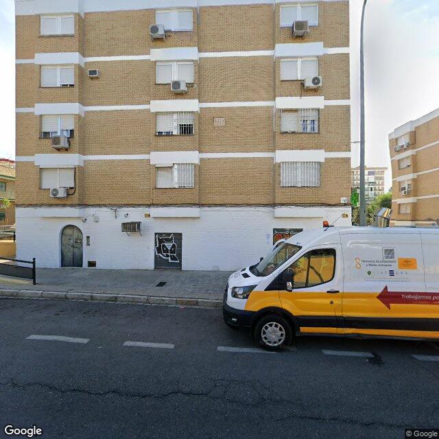 Street view near Farmacia Cruz Pinzón in Sevilla