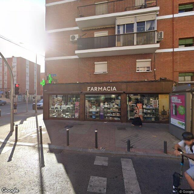Street view near Farmacia Cruz Vera in Madrid