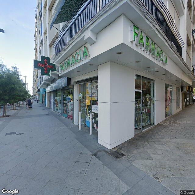 Street view near Farmacia Cuerda in Granada