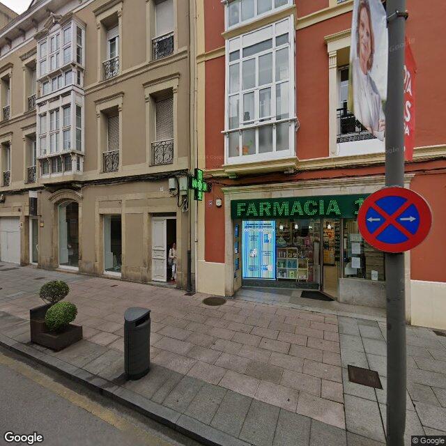 Street view near Farmacia in Spain