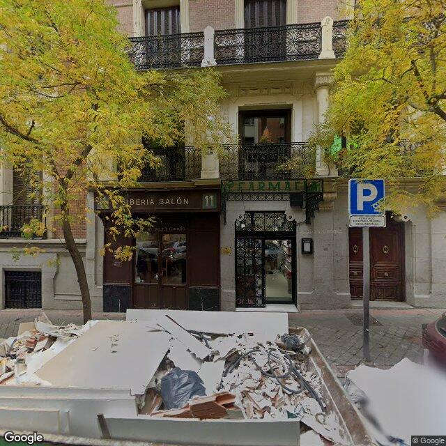 Street view near Farmacia in Madrid
