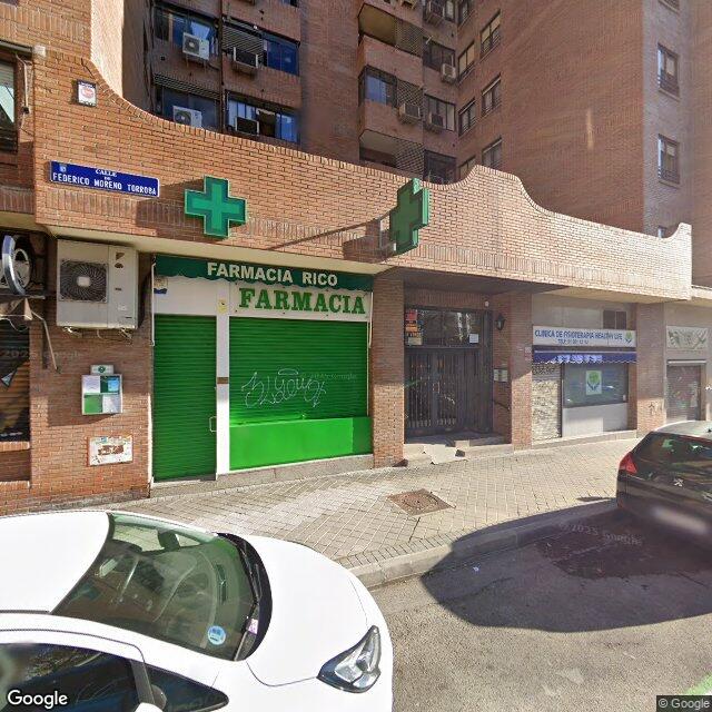 Street view near Farmacia in Madrid