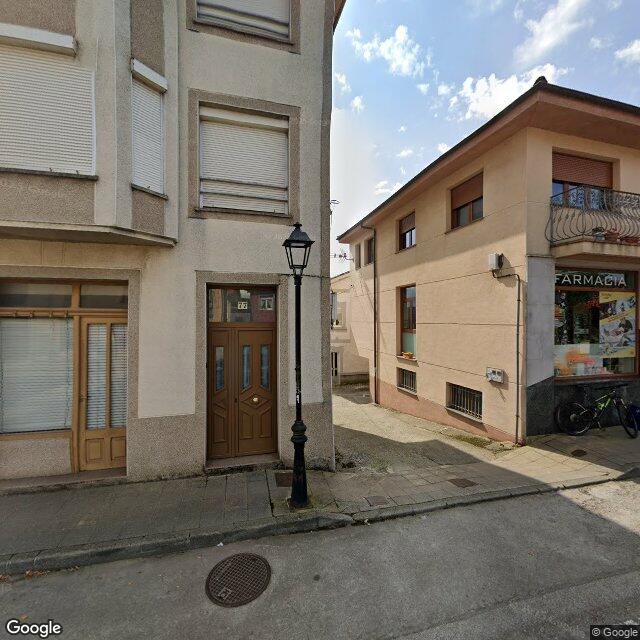 Street view near Farmacia in La Espina
