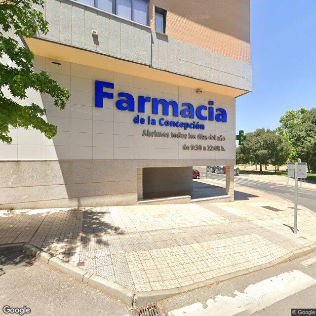 Street view near Farmacia De La Concepción in Cáceres