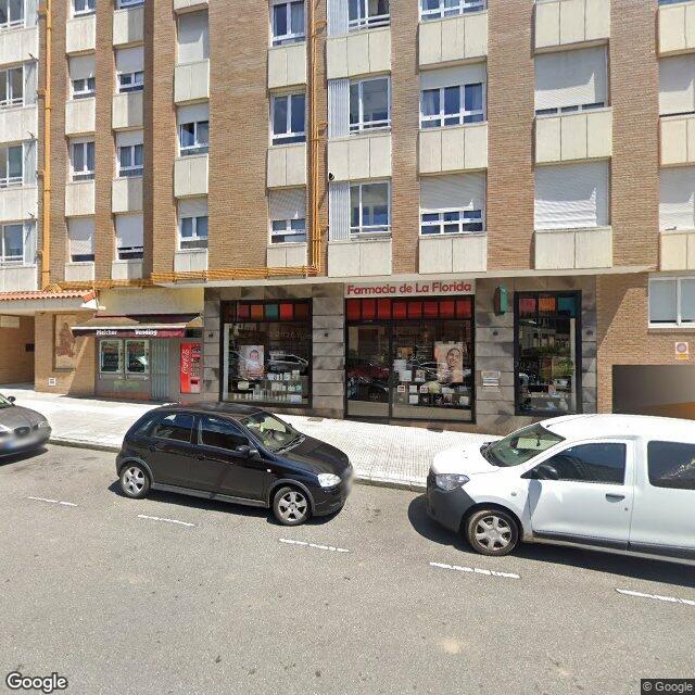 Street view near Farmacia De La Florida in Oviedo