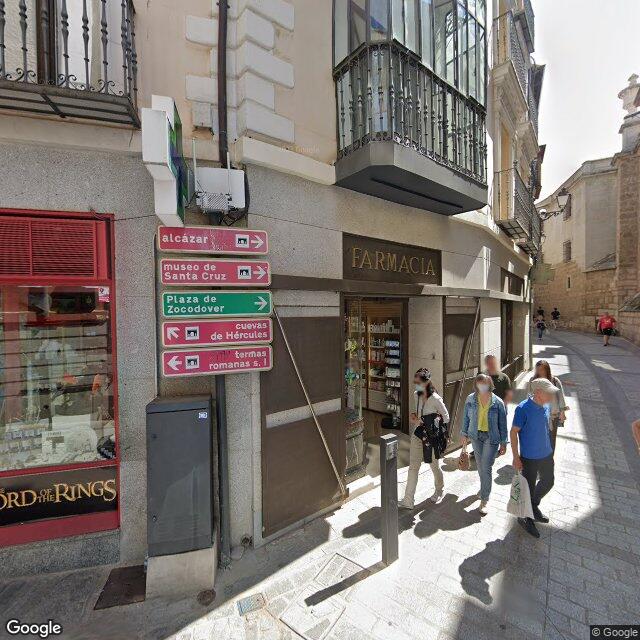 Street view near Farmacia Del Sagrario in Toledo