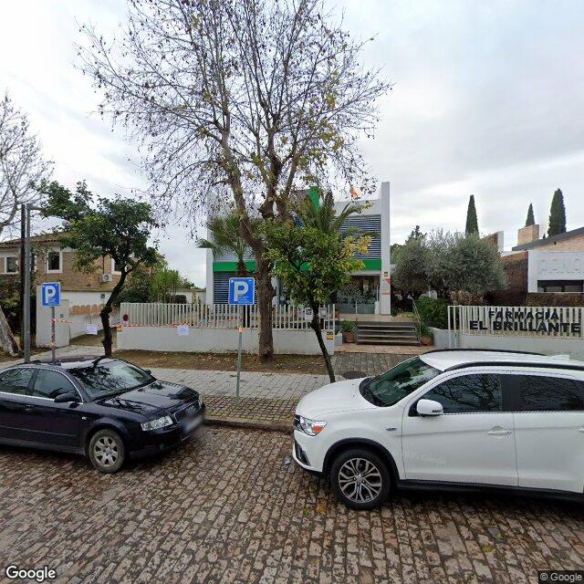 Street view near Farmacia El Brillante in Cordoba