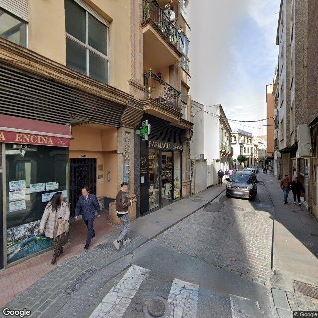 Street view near Farmacia El Globo in Córdoba