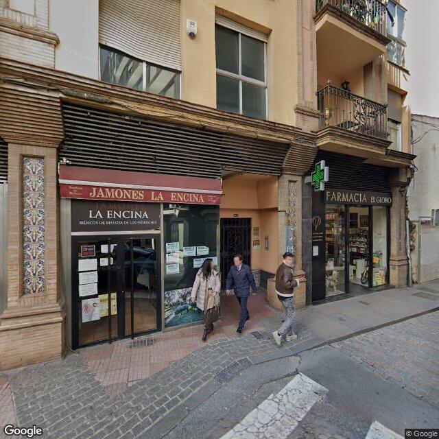 Street view near Farmacia El Globo in Cordoba