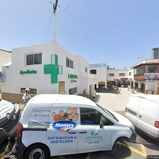 Street view near Farmacia El Pueblo in Puerto del Carmen