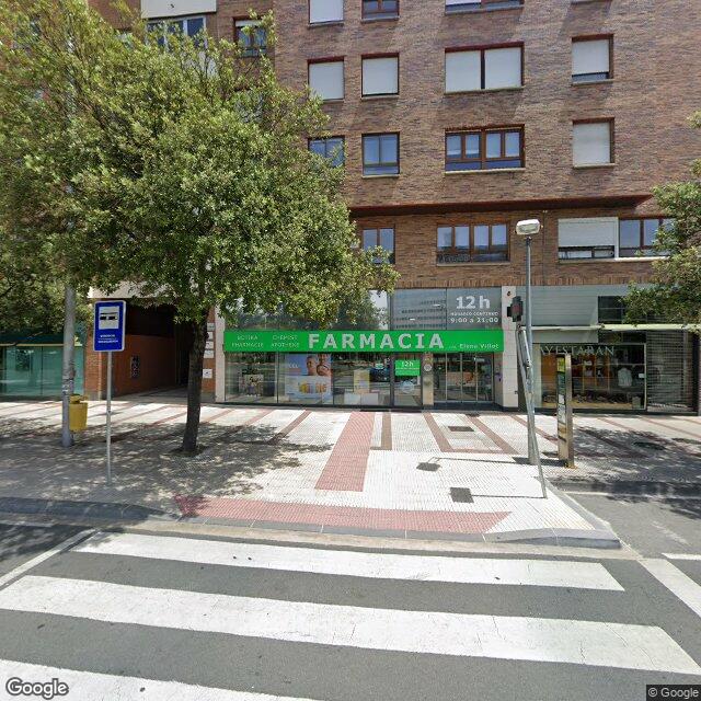 Street view near Farmacia Elena Villot in Pamplona/Iruña