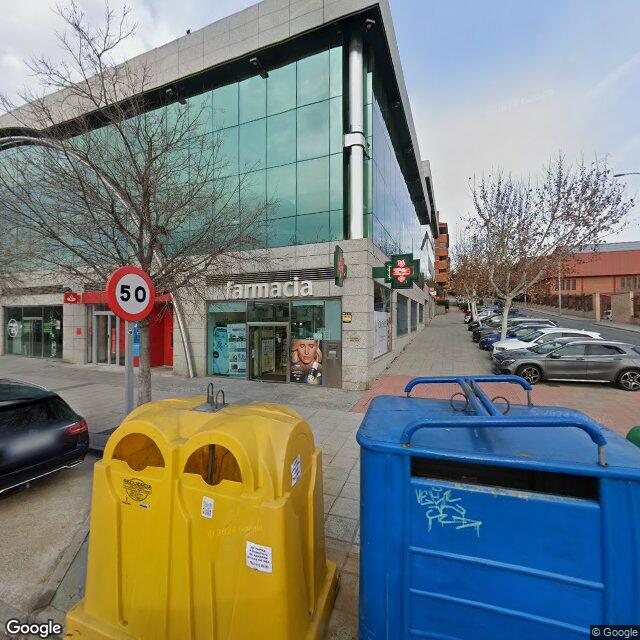 Street view near Farmacia Europa in Toledo