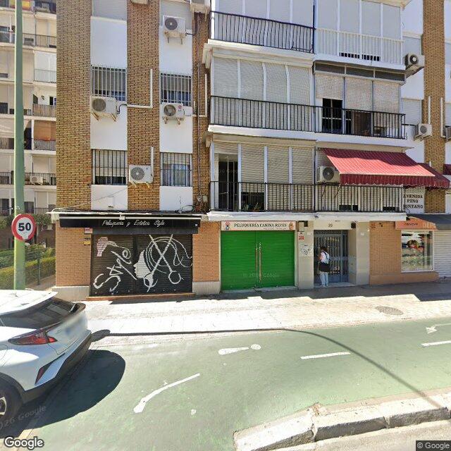 Street view near Farmacia Francisco De Asís Paniagua in Sevilla