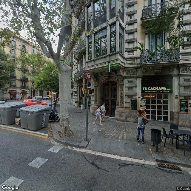 Street view near Farmacia Franquesa Solé in Barcelona