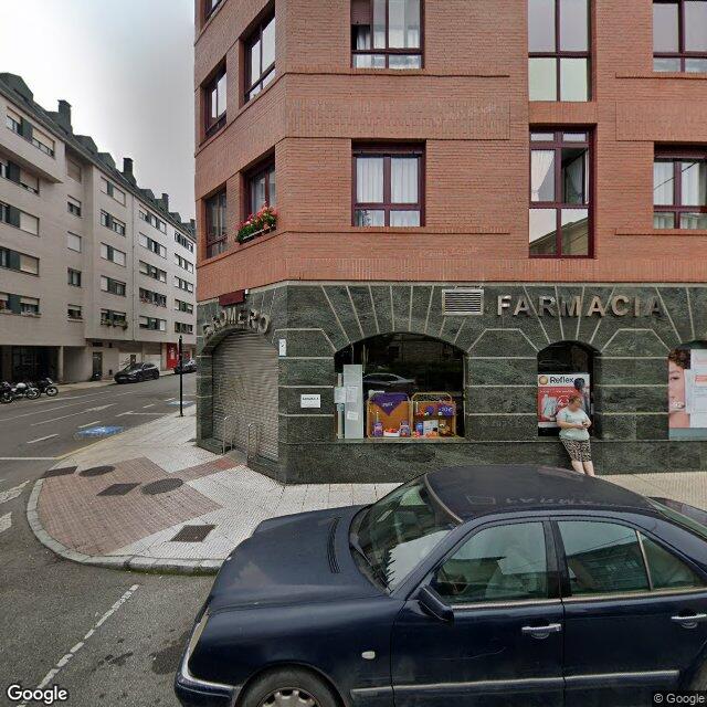 Street view near Farmacia G. Romero in Oviedo