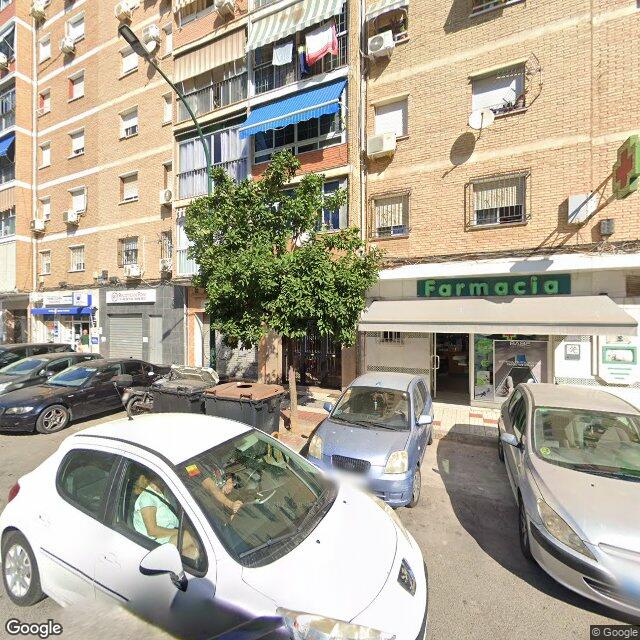 Street view near Farmacia Gaudí 22 in Málaga
