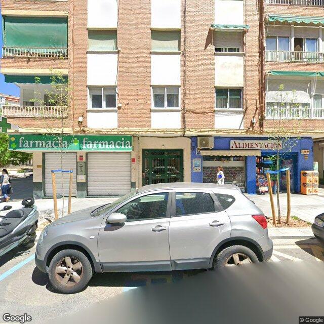 Street view near Farmacia Gavilán López in Granada