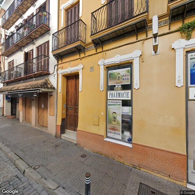 Street view near Farmacia Giralda in Sevilla (centro)
