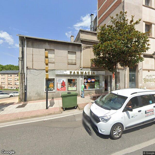 Street view near Farmacia Guerrero in Ponferrada