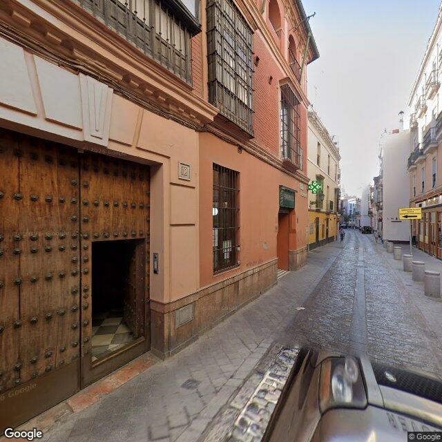 Street view near Farmacia Gutiérrez Alviz in Sevilla