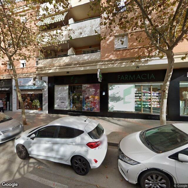 Street view near Farmacia Hermes in Málaga