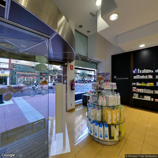 Street view near Farmacia Imperial in Spain